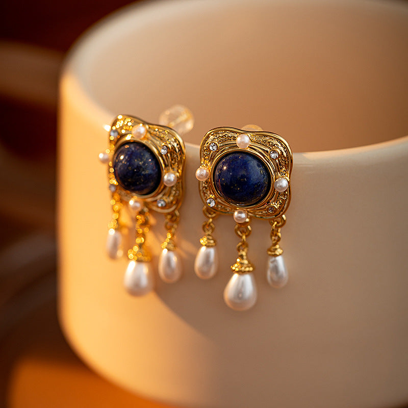 Retro palace style pearl earrings